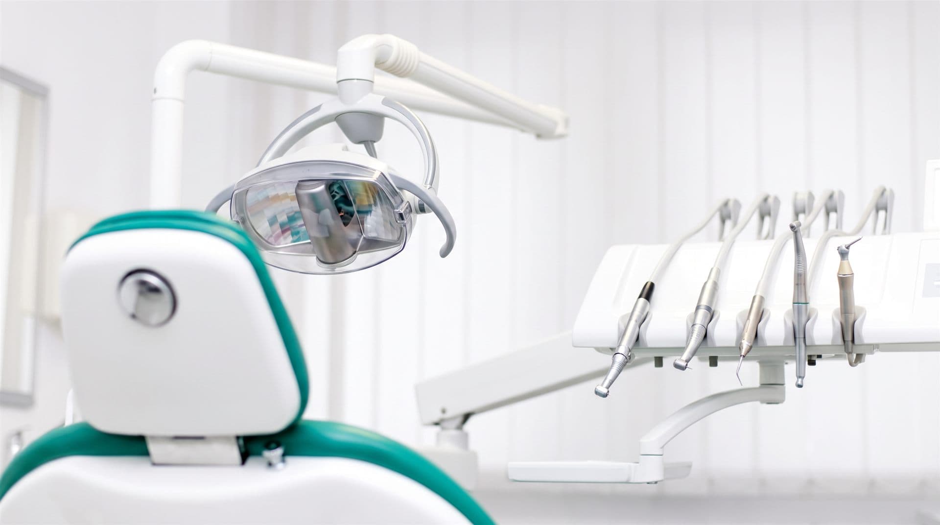 Equipo de implantología dental en la clínica Encisa de A Coruña